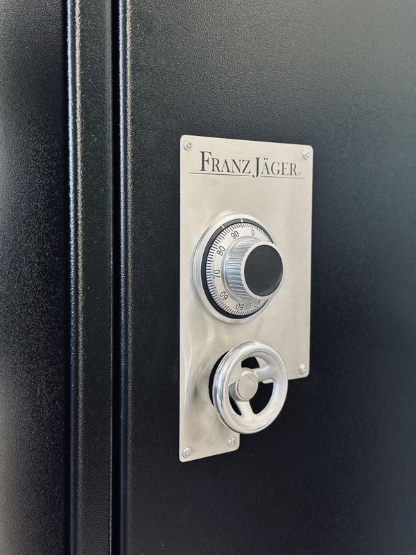 Franz Jäger Våpenskap 12/24 Mec Excl 2026