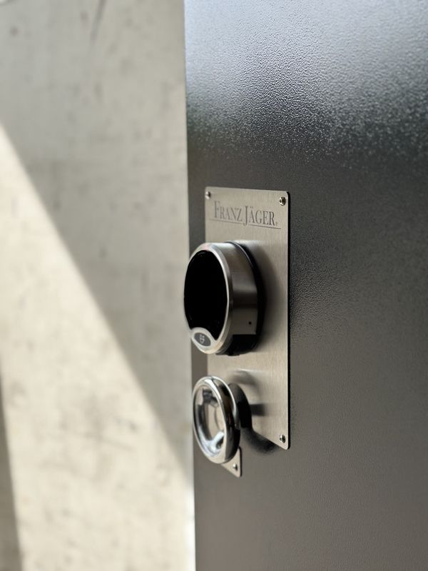 Franz Jäger Våpenskap 12/24 Stealth Excl 2026